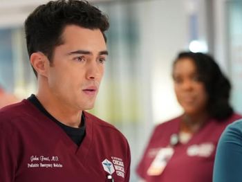 Darren Barnet en Chicago Med. Foto: (Universal +)