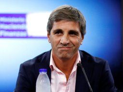 Caputo apuesta a convencer al mercado: repite que no habrá devaluación