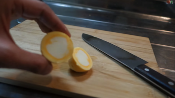 ¿como invertir los colores de yema y clara del huevo? ¿como invertir los colores de yema y clara del huevo?