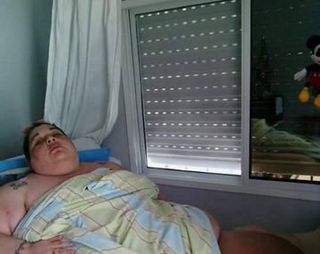 Pesa más de 300 kilos y pide asistencia
