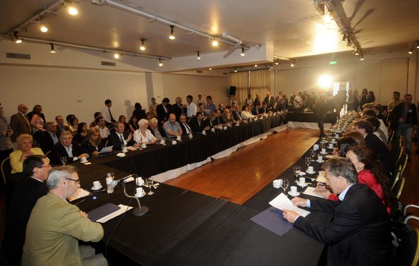 La oposición se comprometió a trabajar unida en el Congreso