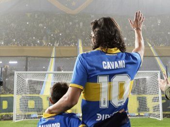 Así reaccionó la Bombonera con la primera imagen de Cavani con la 10 de Boca