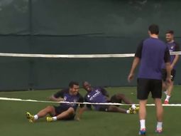 tevez y balotelli, una dupla imbatible en el futbol tenis tevez y balotelli, una dupla imbatible en el futbol tenis