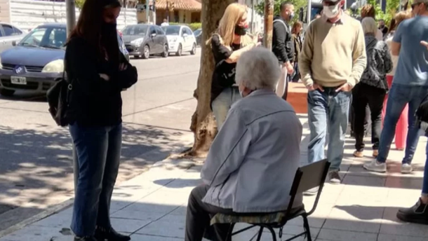 Una mujer de 107 años se desmayó cuando estaba por votar