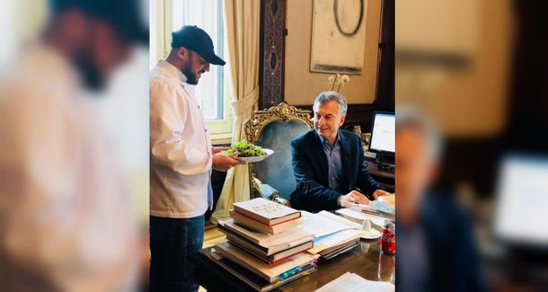 El presidente disfrutó de la primera ensalada cultivada en Casa Rosada