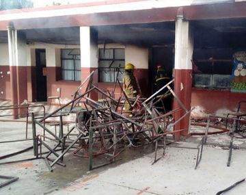 Multas de hasta $20 mil y cárcel: impulsan sanciones más fuertes contra el vandalismo en escuelas