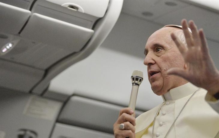 No al sacerdocio femenino y silencio sobre el aborto