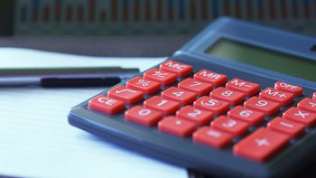 La situación fiscal en Uruguay se deteriora desde fines del año pasado. La situación fiscal en Uruguay se deteriora desde fines del año pasado.