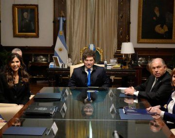 El Gobierno desmintió que esté en pausa el plan para que no se necesite visa para ir a Estados Unidos