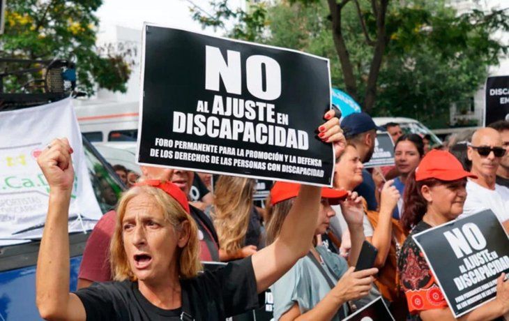 Masiva marcha de familiares y prestadores en Discapacidad al Congreso