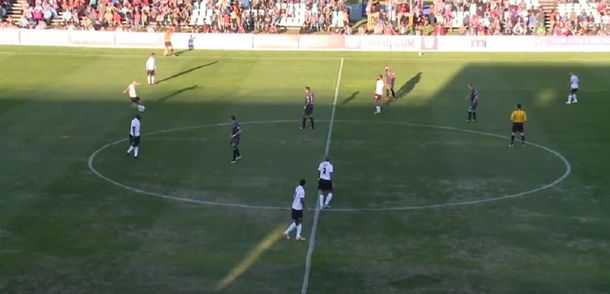 A lo Chilavert: mirá este gol de un defensor desde atrás de mitad de cancha