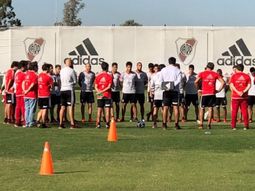 El plantel reunido en homenaje a la hermana del uruguayo El plantel reunido en homenaje a la hermana del uruguayo