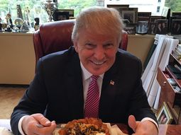 donald trump se mostro comiendo tacos y dijo: amo a los hispanos donald trump se mostro comiendo tacos y dijo: amo a los hispanos