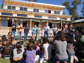 Alberto Fernández visitó las nuevas instalaciones de un hogar para chicos en guarda judicial
