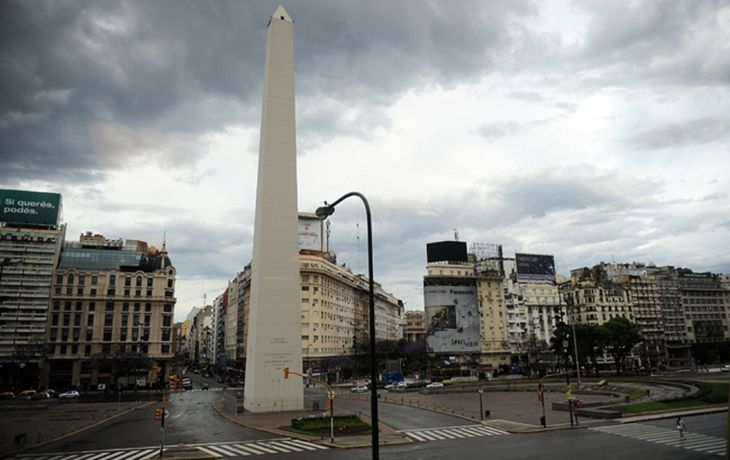 Cielo parcialmente nublado y probabilidad de lluvias en la Ciudad