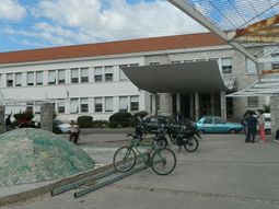 Un joven atacó a su ex, la dejó grave y se suicidó: ahora murió la mujer