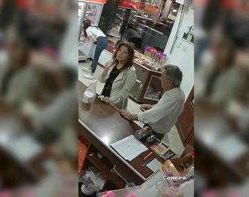 VIDEO: Fue con su pareja a comprar helado y terminó robando alfajores