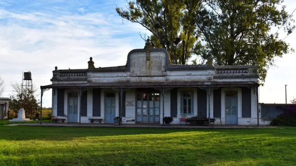Conserva la arquitectura del siglo pasado y está lleno de espacios verdes.