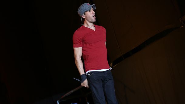 Enrique Iglesias Hizo Vibrar A Miles De Personas En El Estadio Geba 