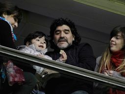 maradona: si benjamin se va a independiente me la corto maradona: si benjamin se va a independiente me la corto