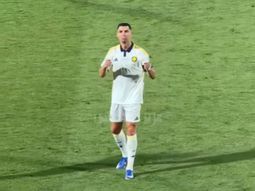 la polemica reaccion de cristiano cuando le cantaron por messi en arabia saudita la polemica reaccion de cristiano cuando le cantaron por messi en arabia saudita