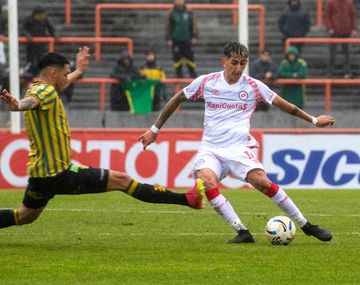 Argentinos Juniors venció por 2-0 a Aldosivi y profundizó su crisis en el Torneo Clausura