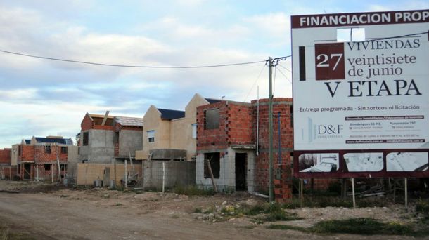 Detienen a dos abogados que prometían construcción de viviendas a través de falsos fideicomisos