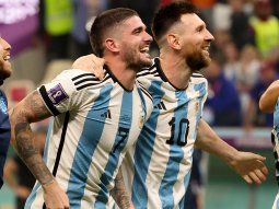 Imperdible: Messi se animó a bailar con Tini y De Paul