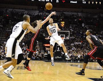 Los Spurs cayeron ante los Heat y la final está igualada