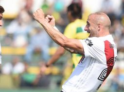 River madrugó, le ganó a Defensa y sueña con entrar a la Libertadores 2019