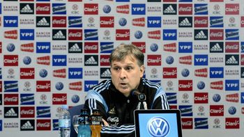 pese a los rumores sobre una salida, martino ratifico a messi como capitan pese a los rumores sobre una salida, martino ratifico a messi como capitan