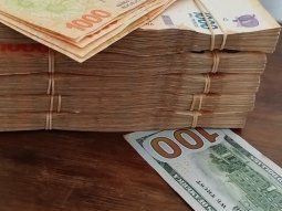 Quiso hacer una crítica por la suba del dólar, pero con un error de cálculo, y se volvió viral por las burlas