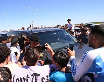Messi ya está en la Argentina: llegó a Santa Fe y pasará las fiestas en Rosario