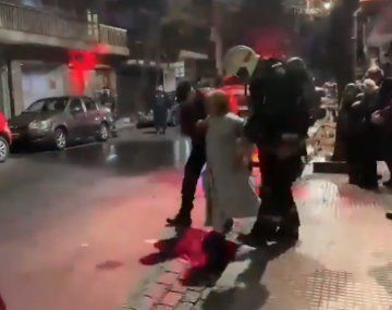 Incendio en un edificio de Recoleta intoxicó a cinco personas