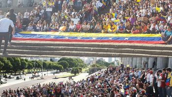 En Buenos Aires, venezolanos se manifestaron en contra de Nicolás Maduro En Buenos Aires, venezolanos se manifestaron en contra de Nicolás Maduro
