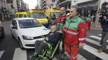 dos operarios siguen graves por el escape de gas en barracas dos operarios siguen graves por el escape de gas en barracas
