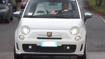 Romero, en su Fiat 500 Romero, en su Fiat 500