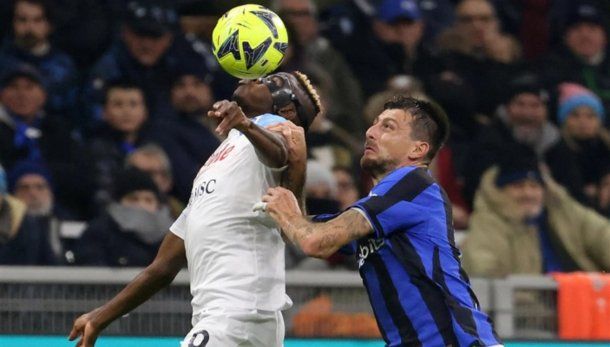 Cánticos contra Diego Maradona antes del partido entre Inter y Napoli