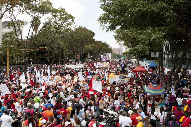 Venezuela: oficialistas y opositores se manifestaron a favor de la paz