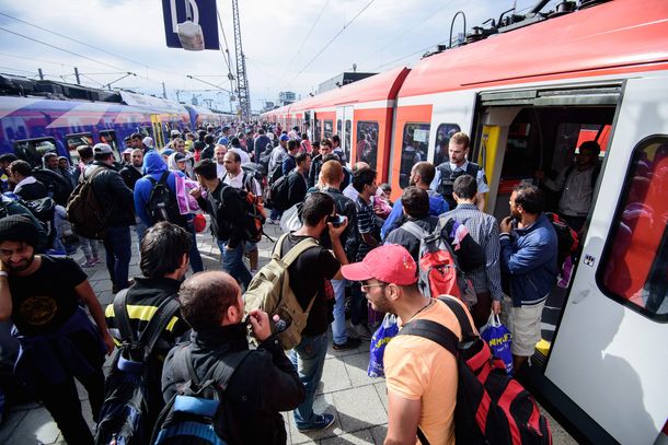 Alemania: Cientos de refugiados llegan en trenes a la ciudad alemana de Munich