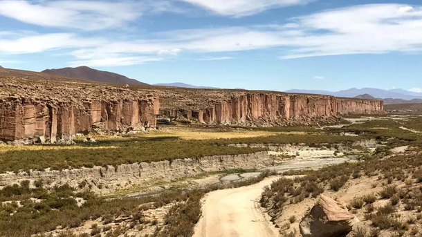 Tiene 350 habitantes y destaca por ser uno de los mas lindos del mundo