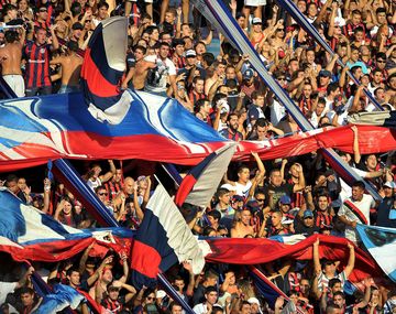 Accidente en la tribuna del Ciclón: tres hinchas cayeron al vacío