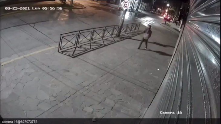 Femicidio en Moreno: la víctima y el asesino siguen sin ser identificados