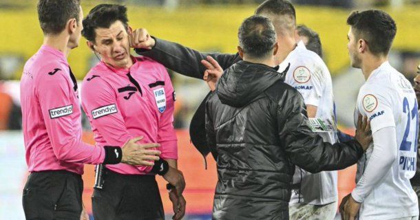 Escándalo en Turquía: el presidente de un club le pegó una piña a un árbitro