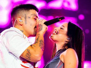 Duki y Emilia Mernes.