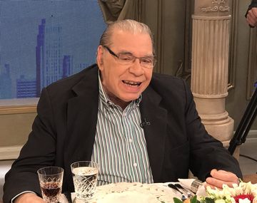 Enrique Pinti en la Mesaza