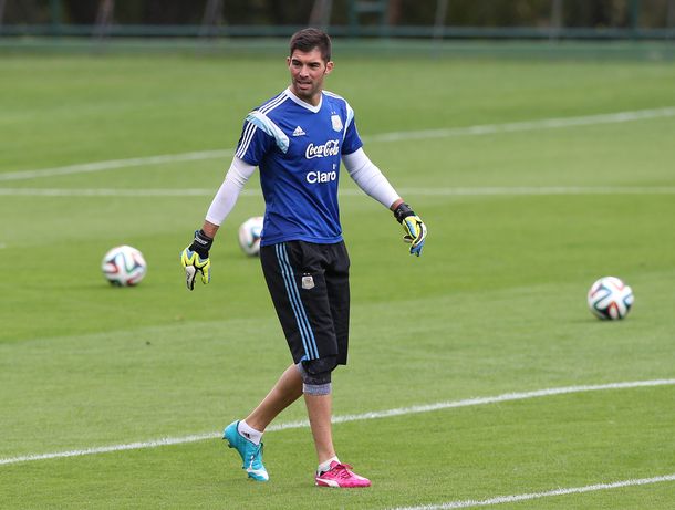 Andújar se fracturó la muñeca y será reemplazado por Marchesín