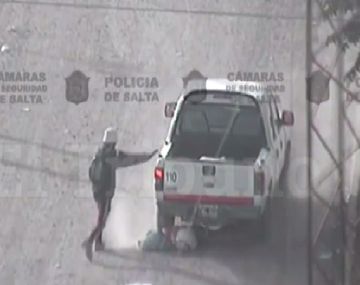 Dio marcha atrás y atropelló a un joven 