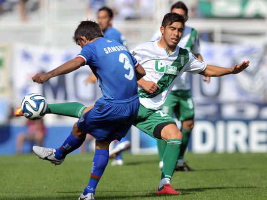 Gracias A Pratto Velez Volvio Al Triunfo Ante Banfield