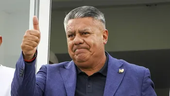 estallo la bronca del publico contra chiqui tapia en el recital de andres calamaro: boton estallo la bronca del publico contra chiqui tapia en el recital de andres calamaro: boton